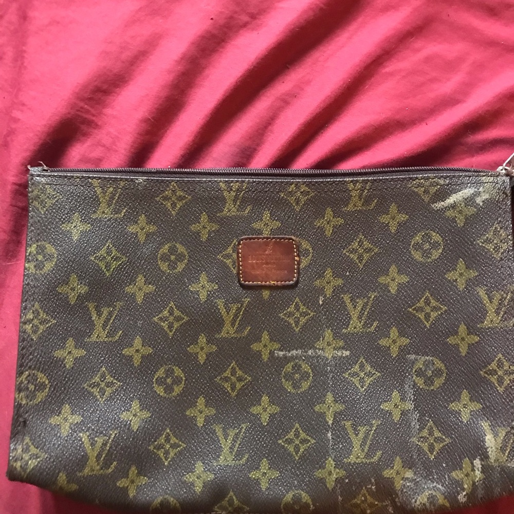 100% authentic Louis Vuitton make up bag